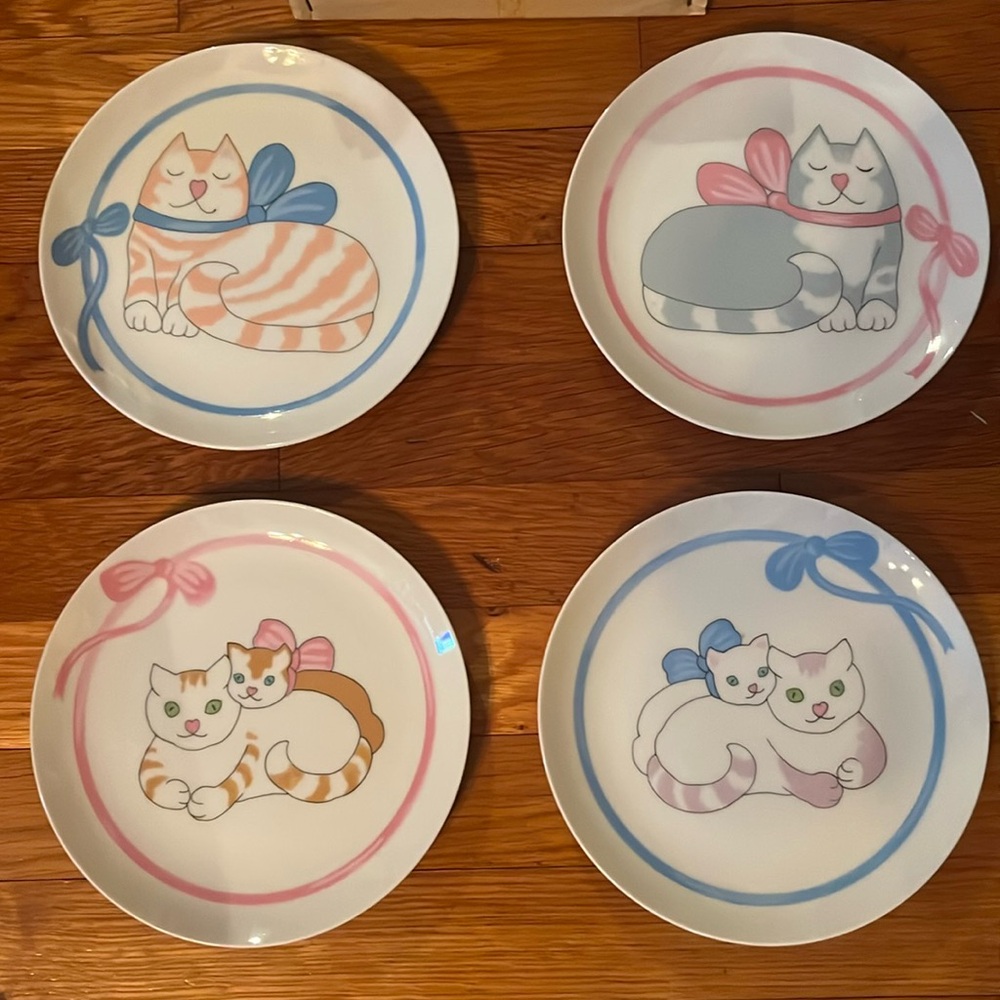 1984 Aldon Accessorries LTD Pampered Cats Set of 4 Assorted Porcelain Plates New